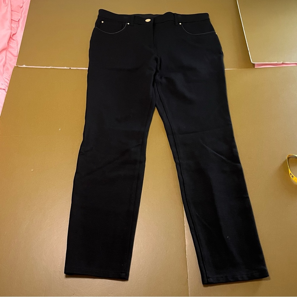 Chico’s SO SLIMMING 0.5 Short Petite Black Pant Trouser Flattering Shapewear